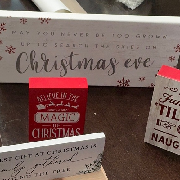 Christmas Decorative Signs Set - Picture 4 of 5